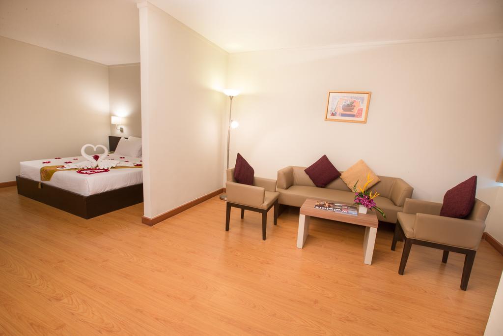 Seasons Siam Hotel Банкок Екстериор снимка