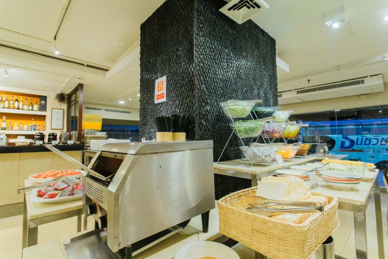 Seasons Siam Hotel Банкок Екстериор снимка