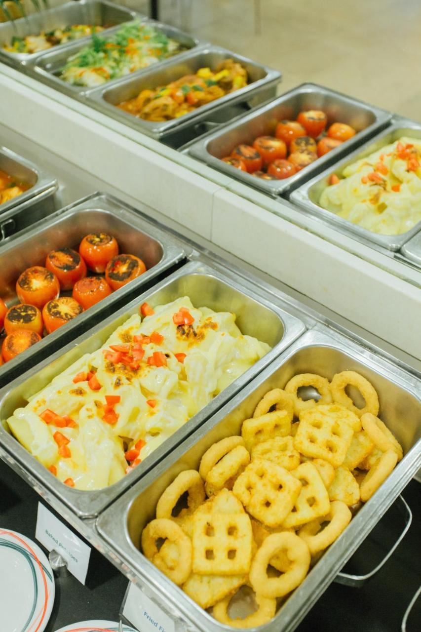 Seasons Siam Hotel Банкок Екстериор снимка