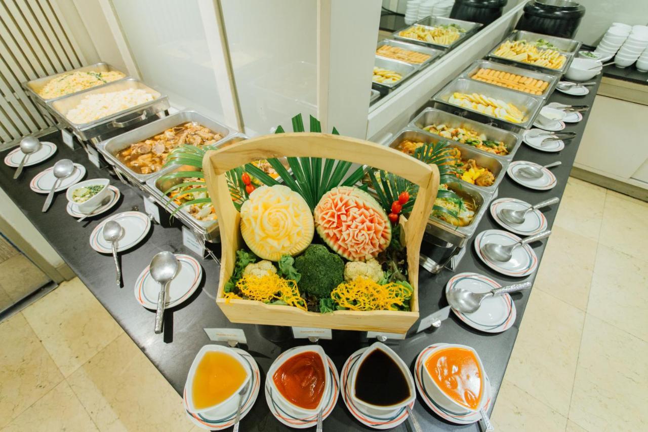 Seasons Siam Hotel Банкок Екстериор снимка