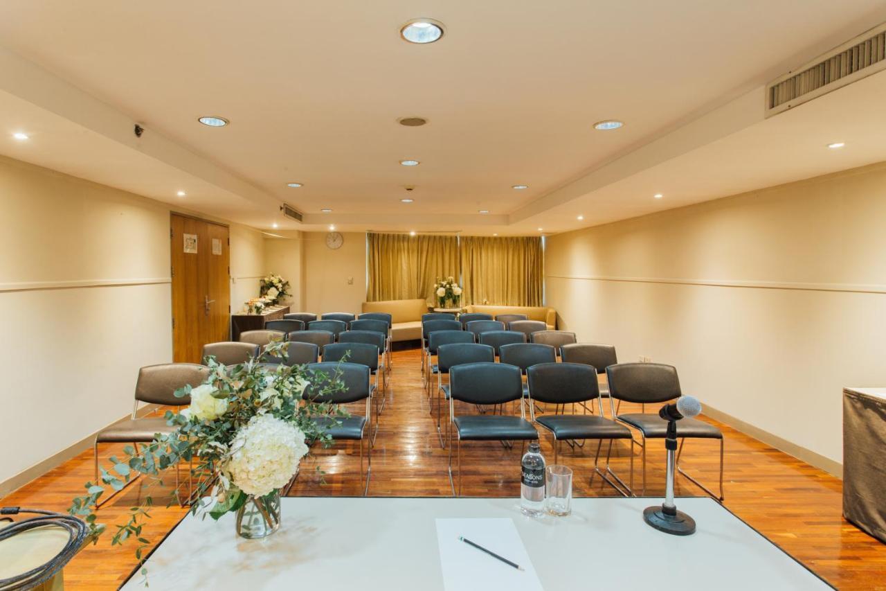 Seasons Siam Hotel Банкок Екстериор снимка