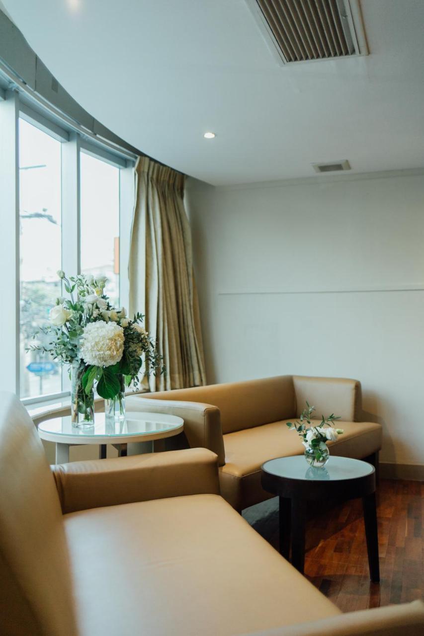Seasons Siam Hotel Банкок Екстериор снимка
